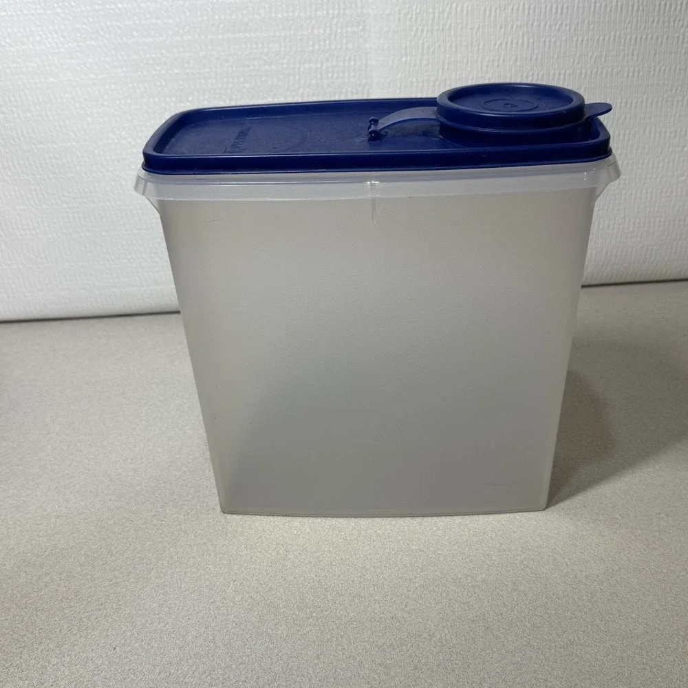 Vintage Tupperware Store N‎ Pour Shear 13 Cup.  471 Cap,  Seal Navy Blue